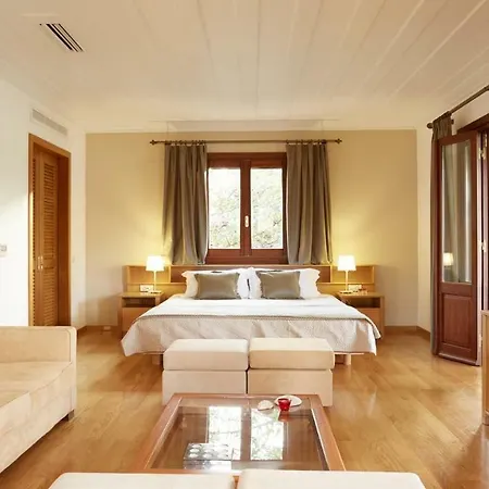 Yalenia Nydri (Lefkada)