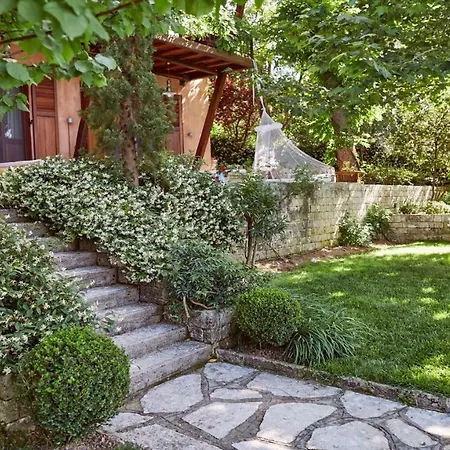 Yalenia Villa
